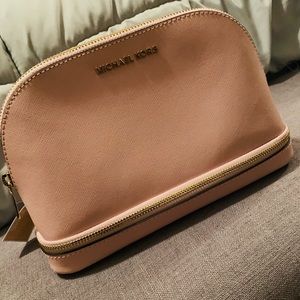 Micheal Kors Travel pouch (Pink)